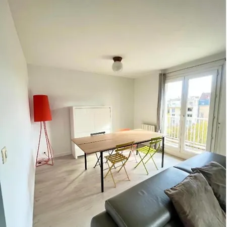 Lagrive - Avec Balcon Apartment