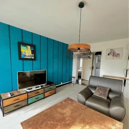 Lagrive - Avec Balcon Apartment